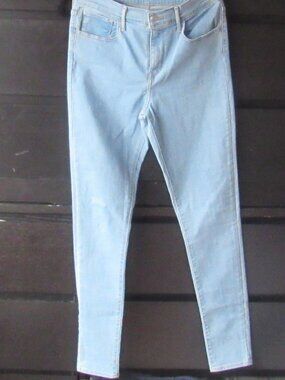 Levi High Rise Super Skinny 30/32 Light Blue Jeans  EUC     S212